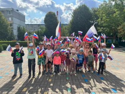 День Российского флага в детском саду.